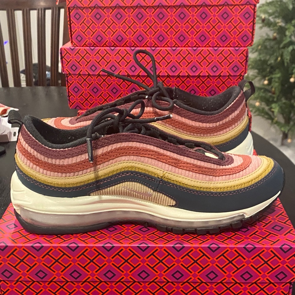 Nike Air Max Multicolor Athletic Shoes - Picture 7 of 8